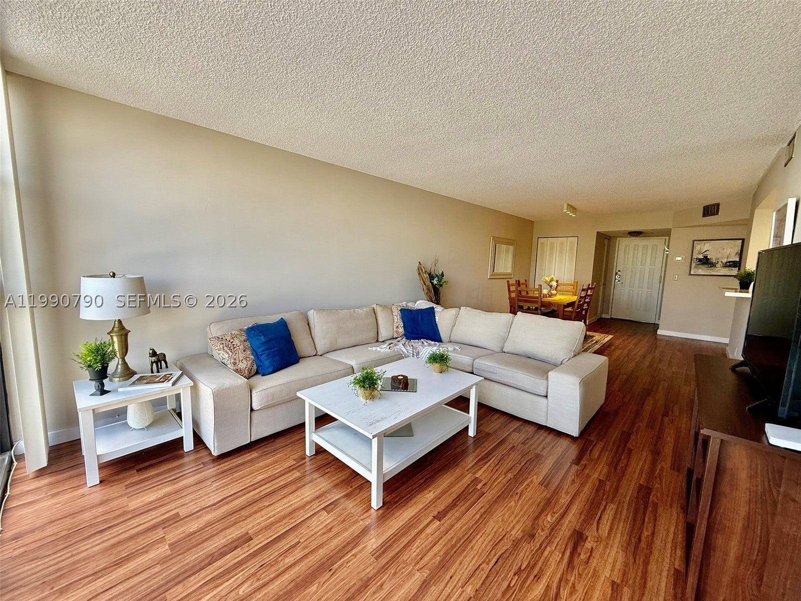 200 Leslie Dr 425