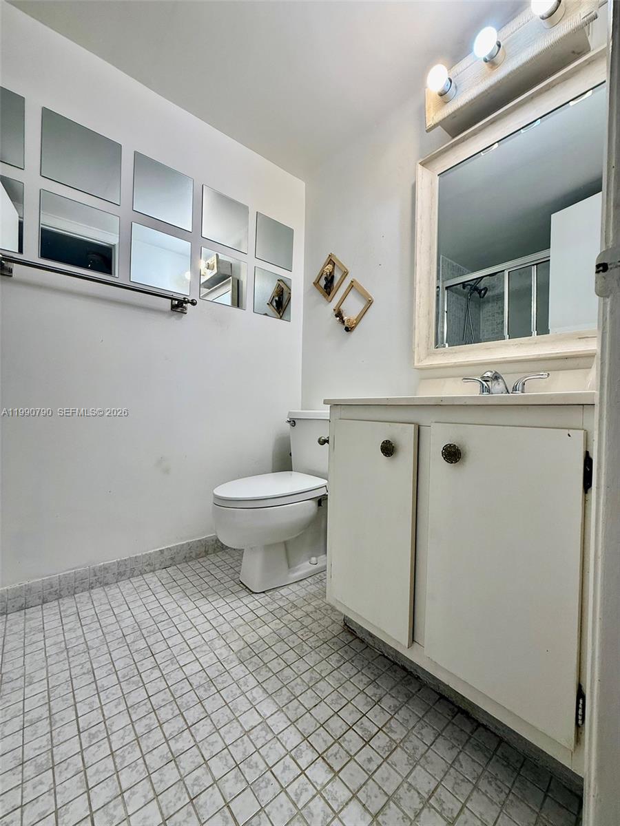 200 LESLIE CONDO - Residential