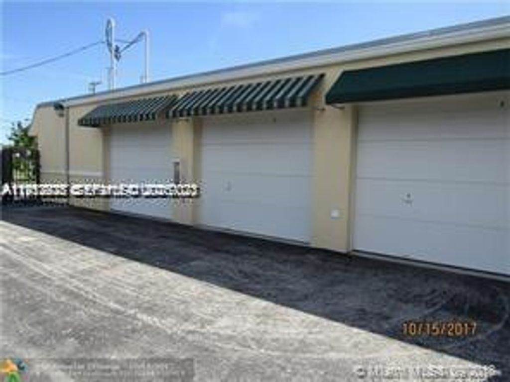 Photo of 4233 NE 12th Ter #15, Oakland Park, FL 33334 (MLS # A11952928)