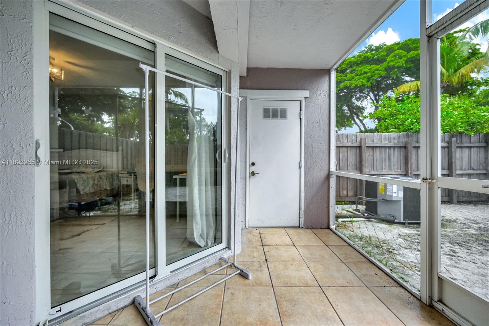 VILLAS AT THE HAMMOCKS CO - Residential
