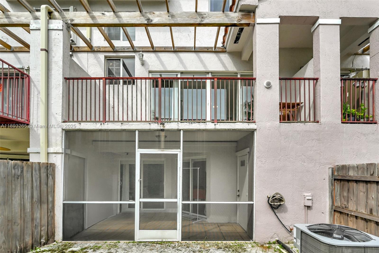 VILLAS AT THE HAMMOCKS CO - Residential