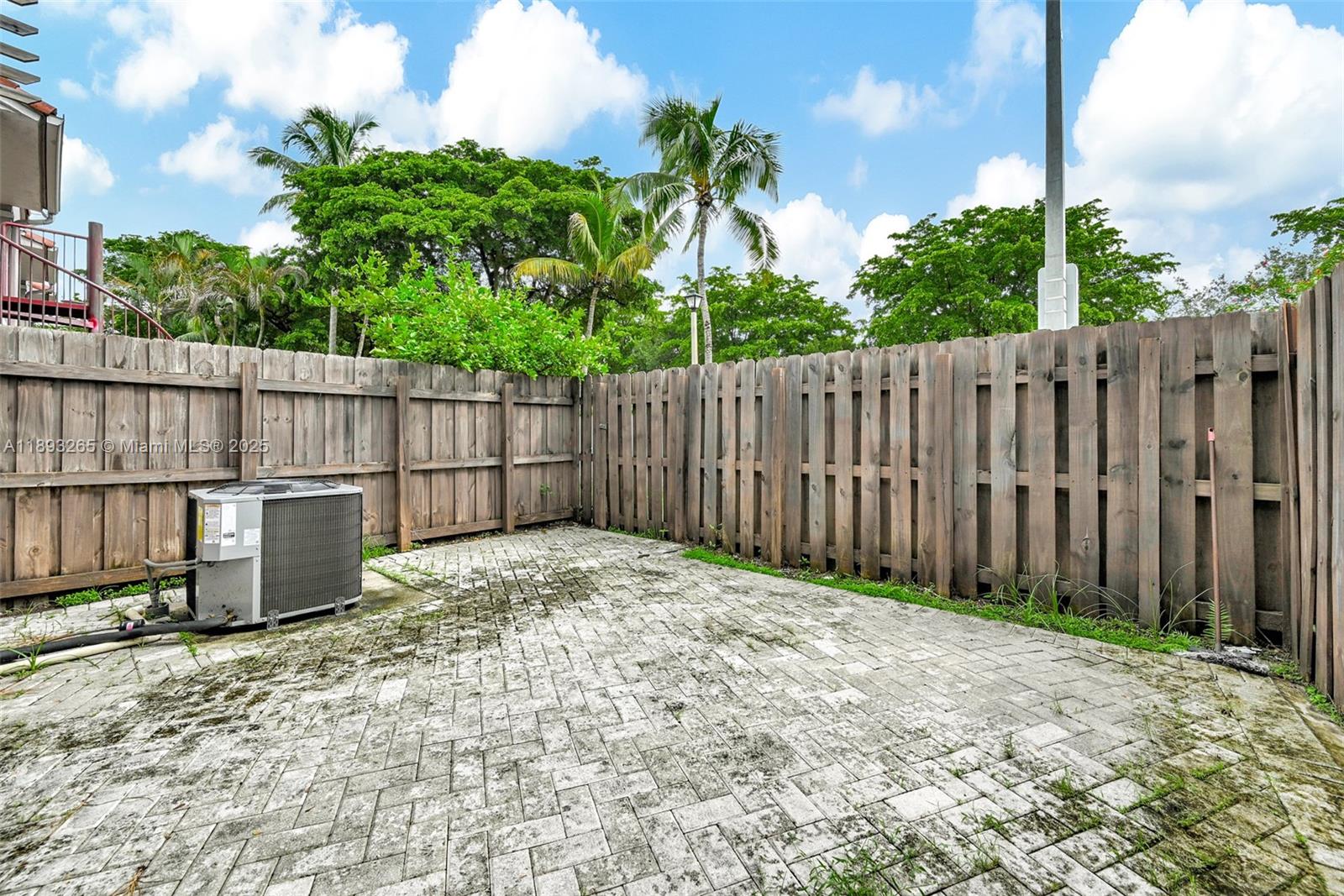 VILLAS AT THE HAMMOCKS CO - Residential