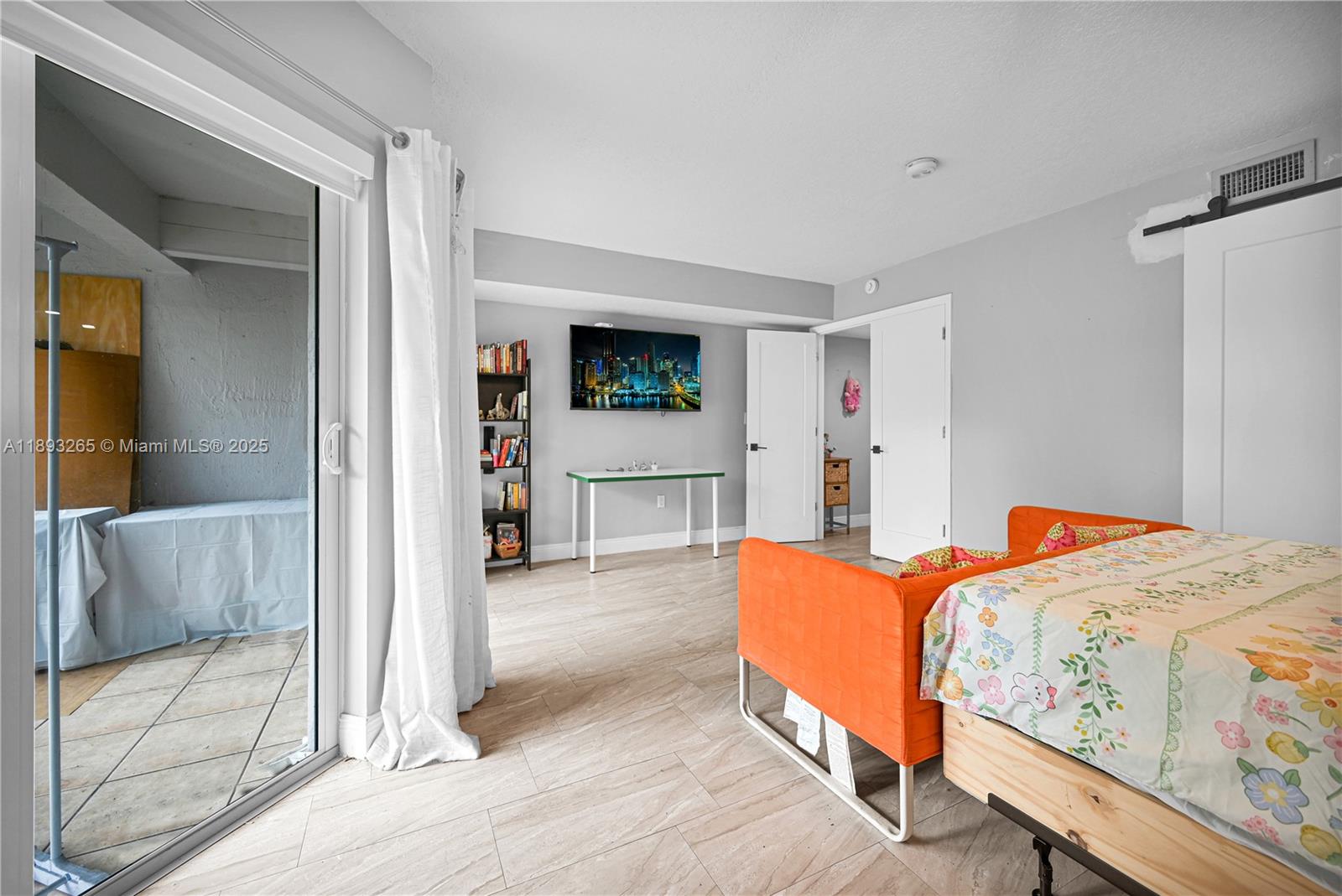 VILLAS AT THE HAMMOCKS CO - Residential