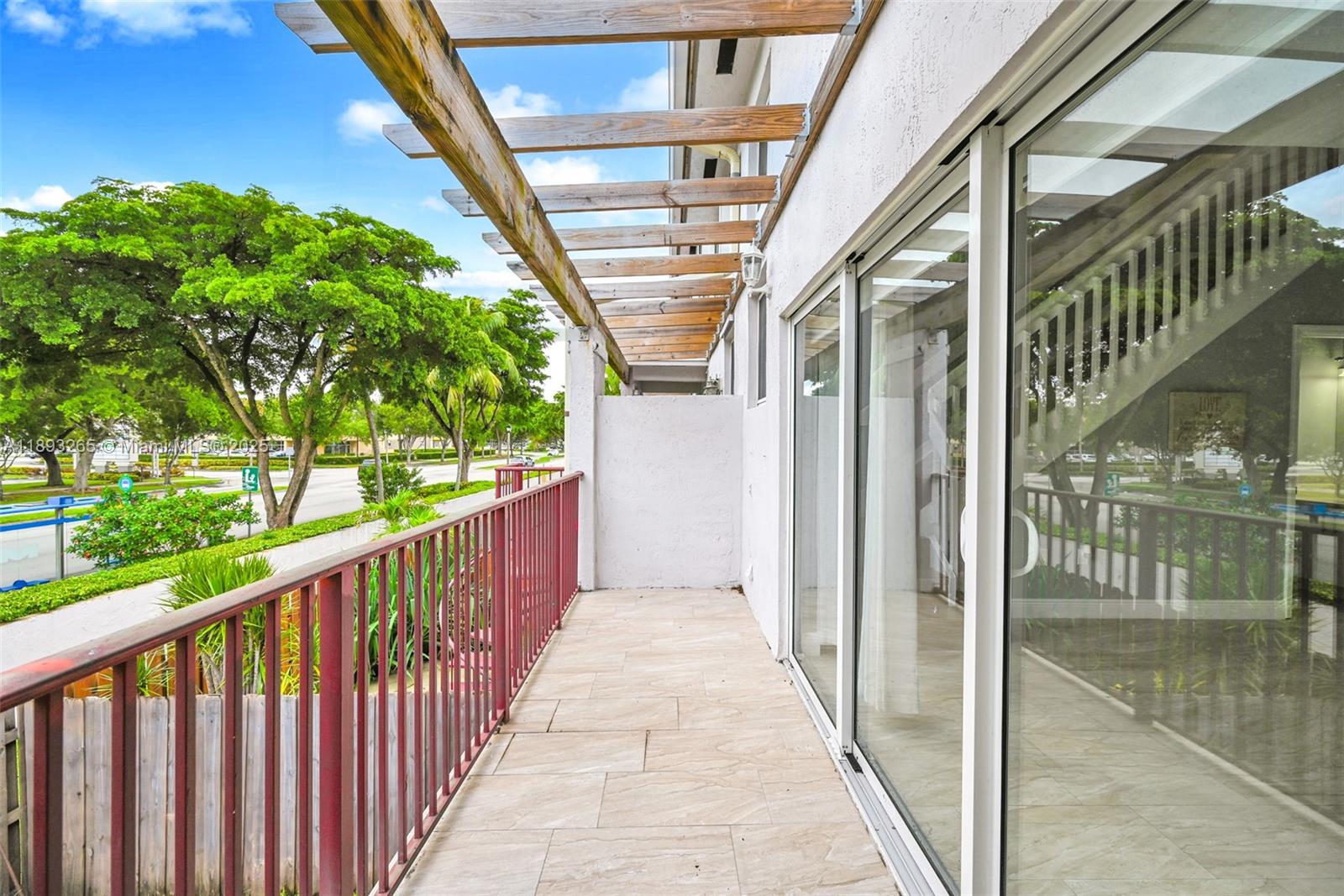 VILLAS AT THE HAMMOCKS CO - Residential