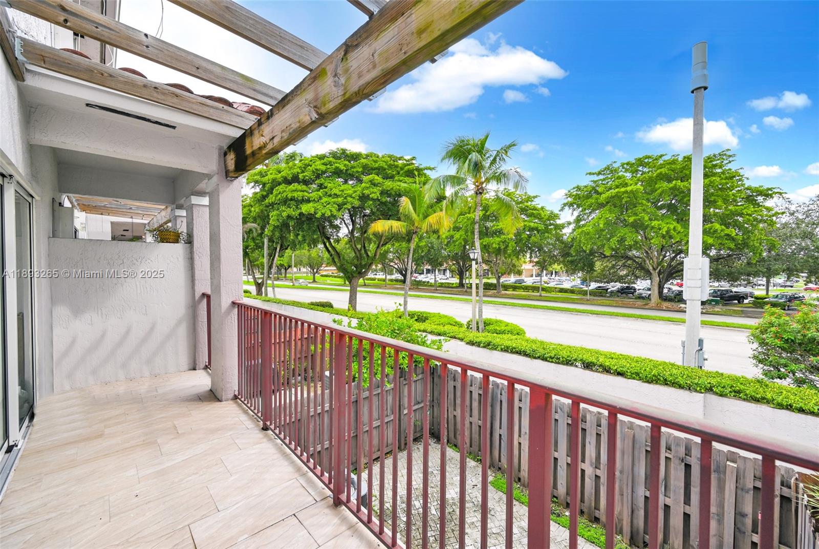 VILLAS AT THE HAMMOCKS CO - Residential