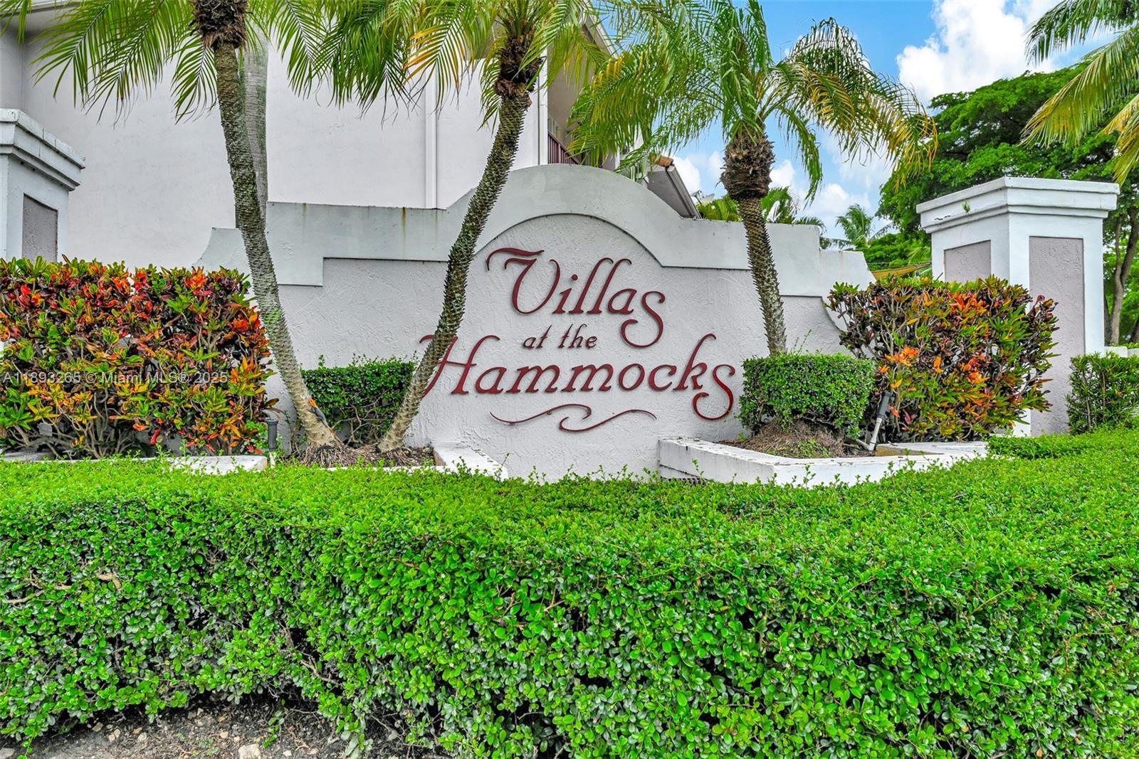 VILLAS AT THE HAMMOCKS CO - Residential
