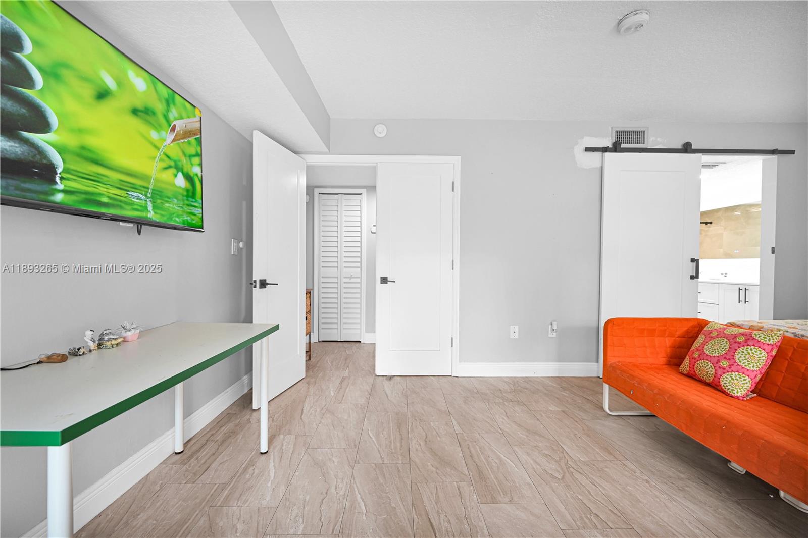 VILLAS AT THE HAMMOCKS CO - Residential