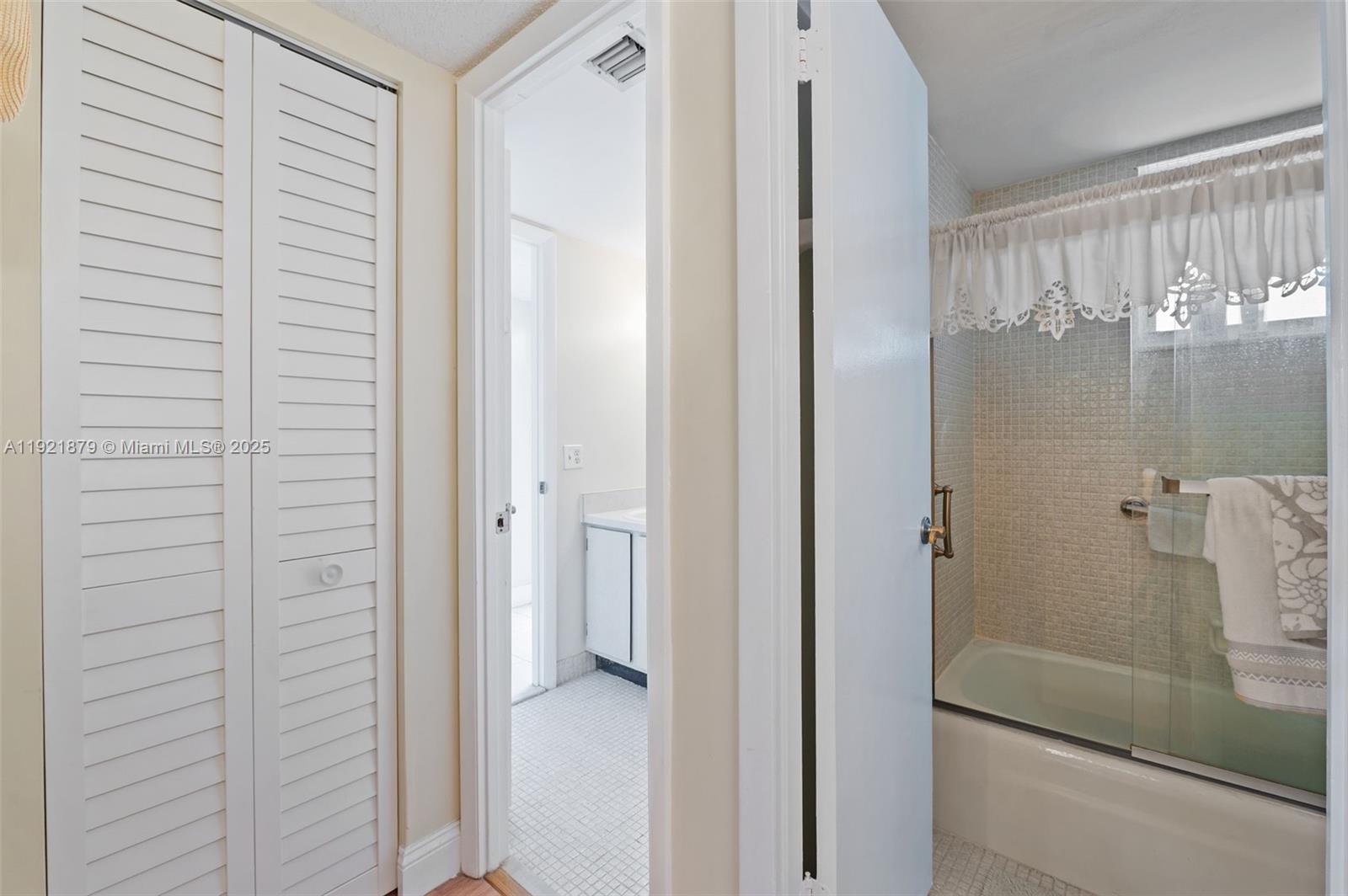 HOLIDAY SPRINGS VILLAGE 1 - Residential