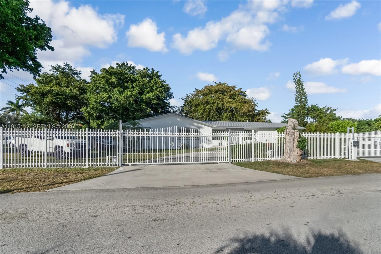 BURR ROAD ESTATES - Residential