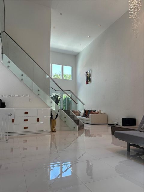 7060 NW 107th Pl 7060 Doral FL 33178