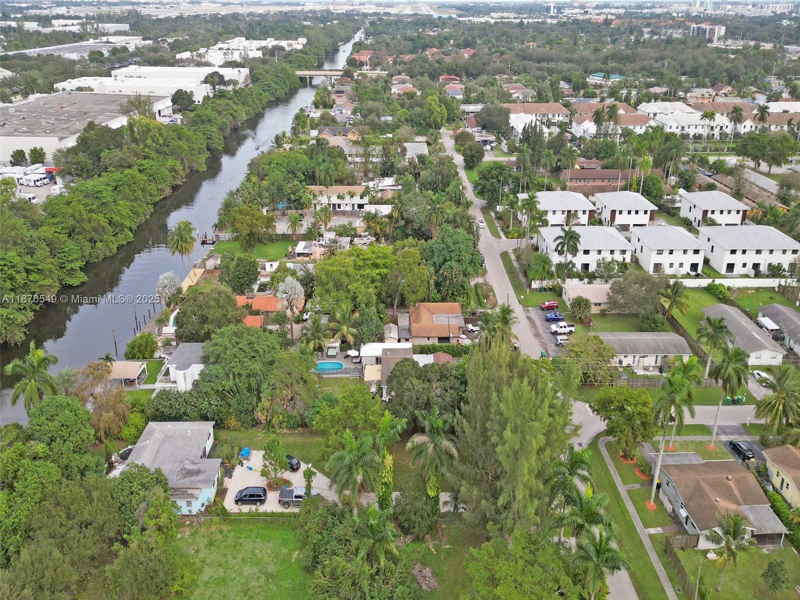 A BEAUITIFUL 4 BEDROOM 3 1/2 FULL BATHS COZY HOME ON A LARGE LOT WITH BEAUITFULL 1000 SQ FT DECK
TOTAL SQ FT UNDER AIR IS 2089 SQ FT
ABOUVE GROUND POOL, COMPLETLY FURNISHED A MUST SEE CHARM.