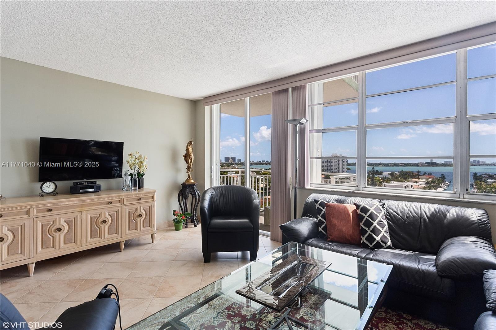 BAYVIEW TOWERS CONDO SOUT - Residential