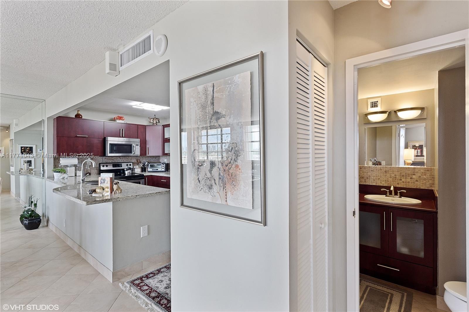 BAYVIEW TOWERS CONDO SOUT - Residential