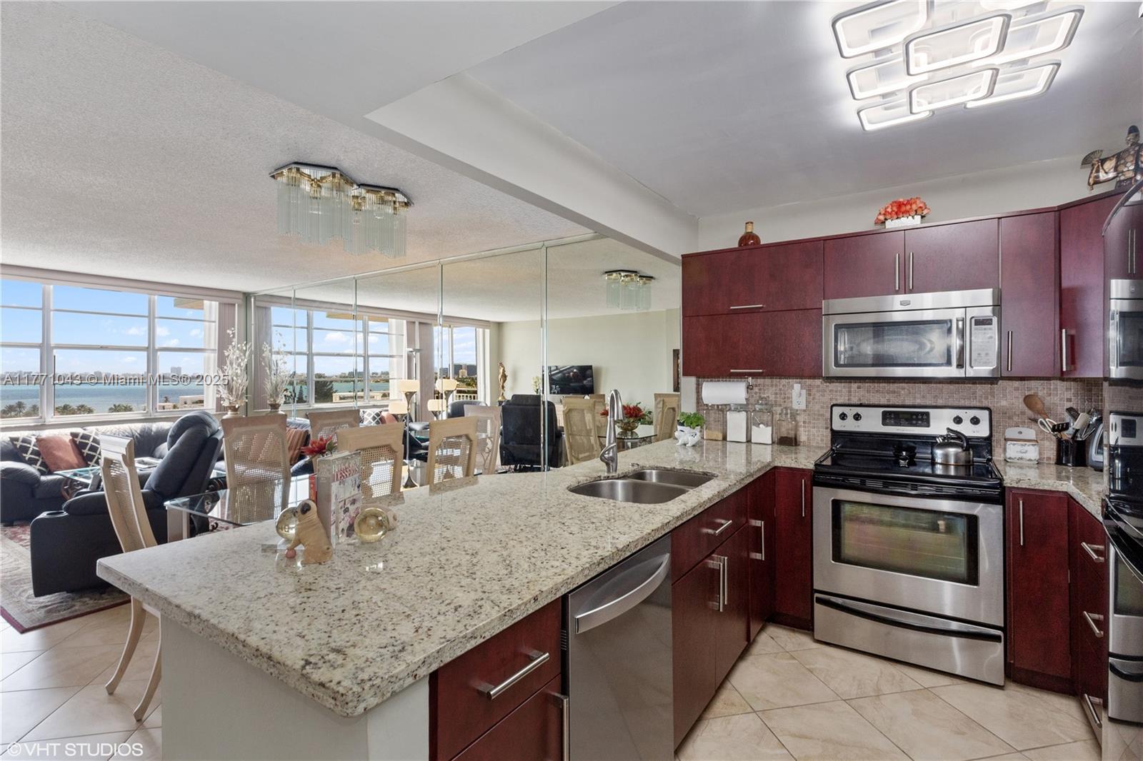 BAYVIEW TOWERS CONDO SOUT - Residential