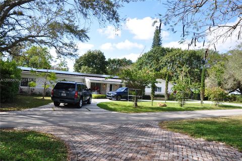 Tiny photo for 7400 SW 116th St, Pinecrest, FL 33156 (MLS # A12005639)