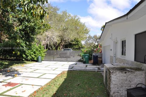 Tiny photo for 7400 SW 116th St, Pinecrest, FL 33156 (MLS # A12005639)