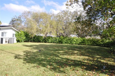 Tiny photo for 7400 SW 116th St, Pinecrest, FL 33156 (MLS # A12005639)
