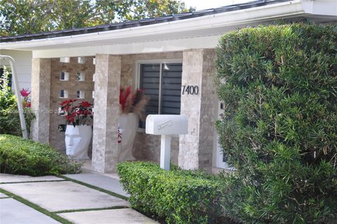 Tiny photo for 7400 SW 116th St, Pinecrest, FL 33156 (MLS # A12005639)