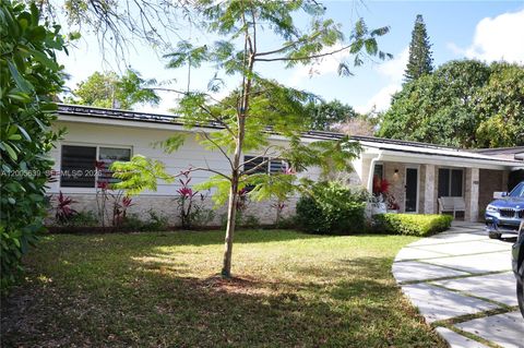 Tiny photo for 7400 SW 116th St, Pinecrest, FL 33156 (MLS # A12005639)