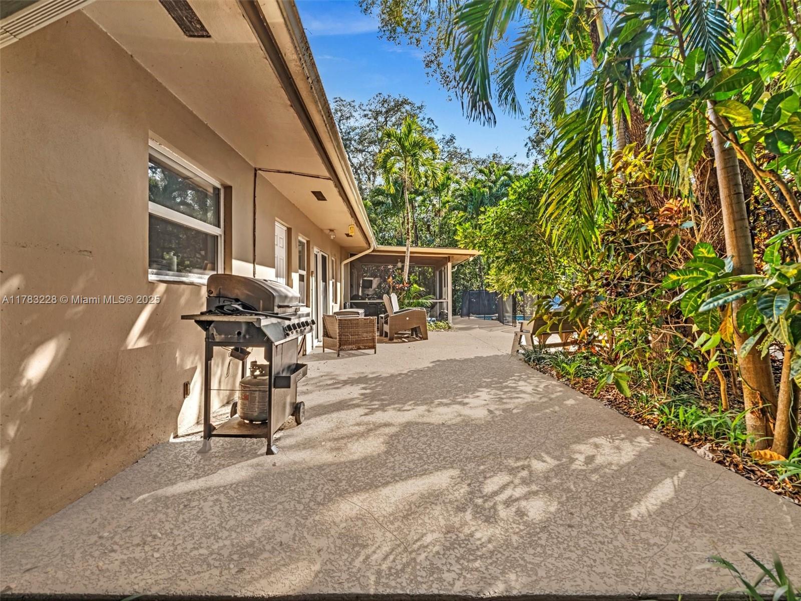 5850 SW 37th Ave