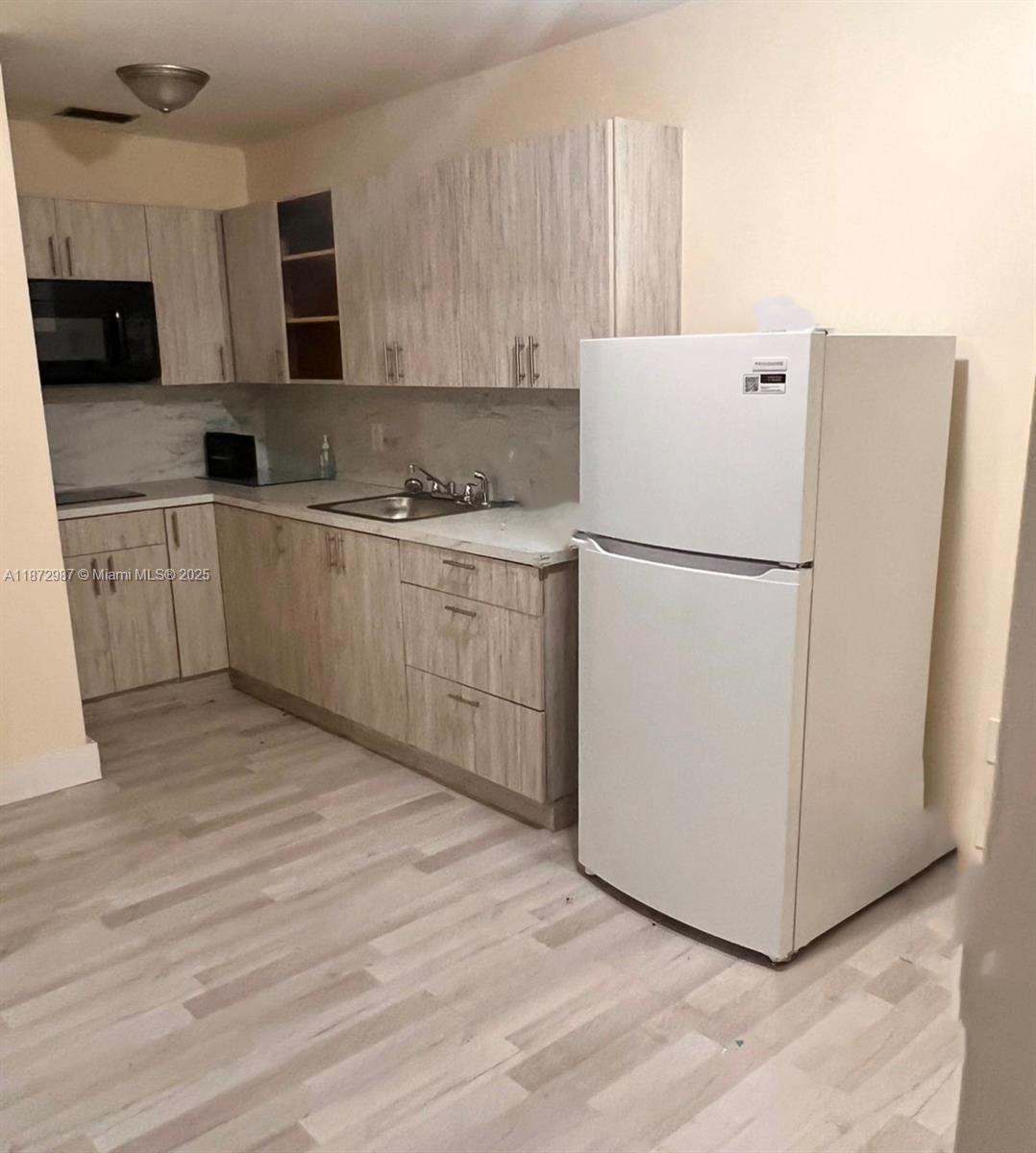 BLUE LAKE ESTATES - Residential Lease