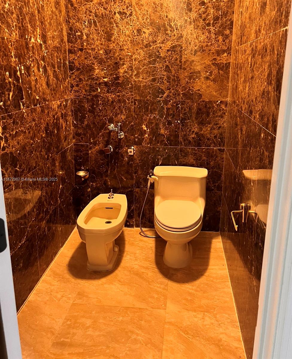 BLUE LAKE ESTATES - Residential Lease