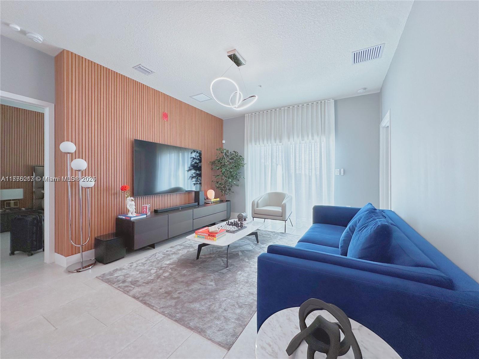 DOWNTOWN DORAL SOUTH PHAS - Residential