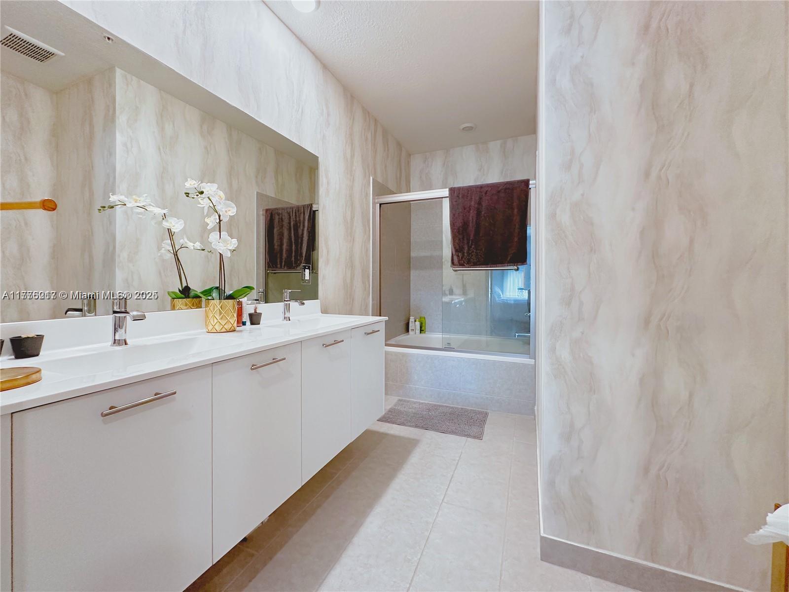 DOWNTOWN DORAL SOUTH PHAS - Residential