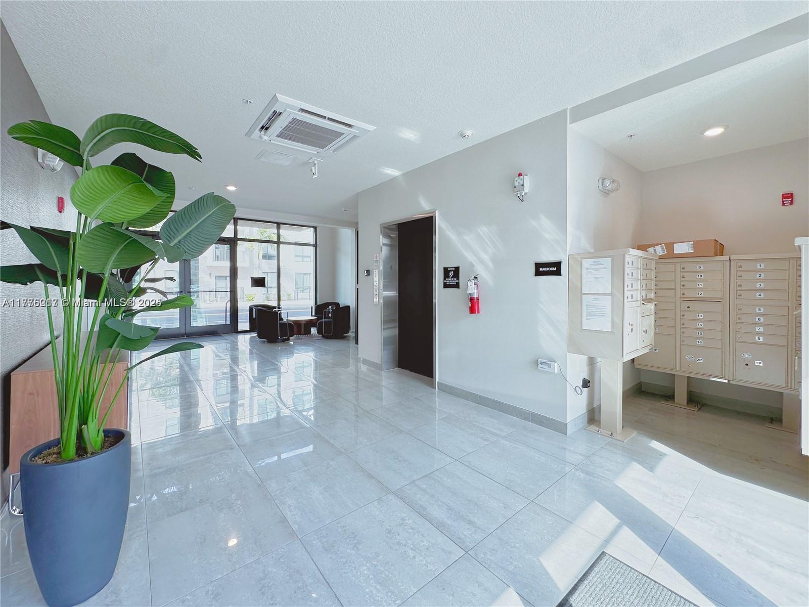 DOWNTOWN DORAL SOUTH PHAS - Residential