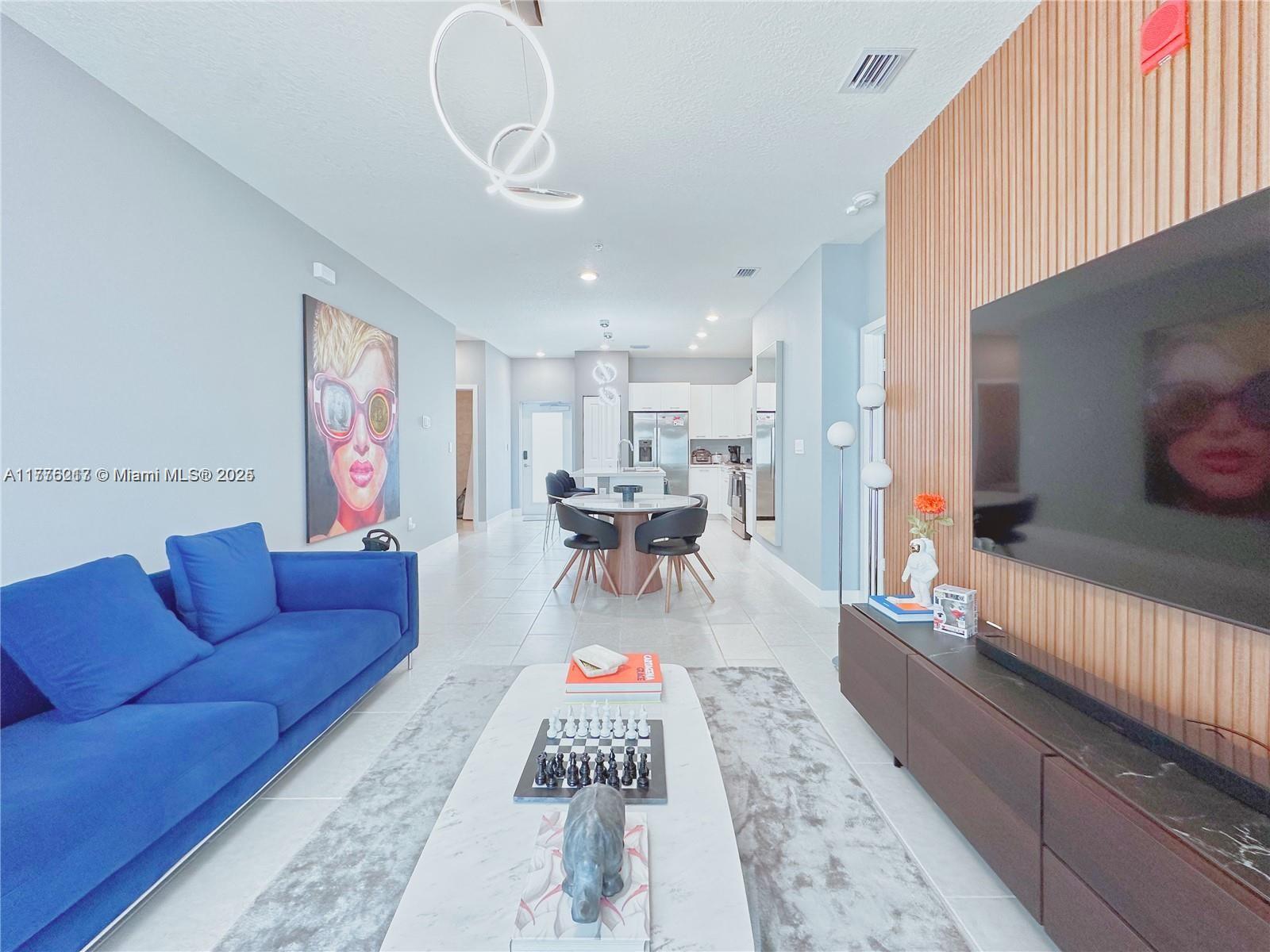 DOWNTOWN DORAL SOUTH PHAS - Residential