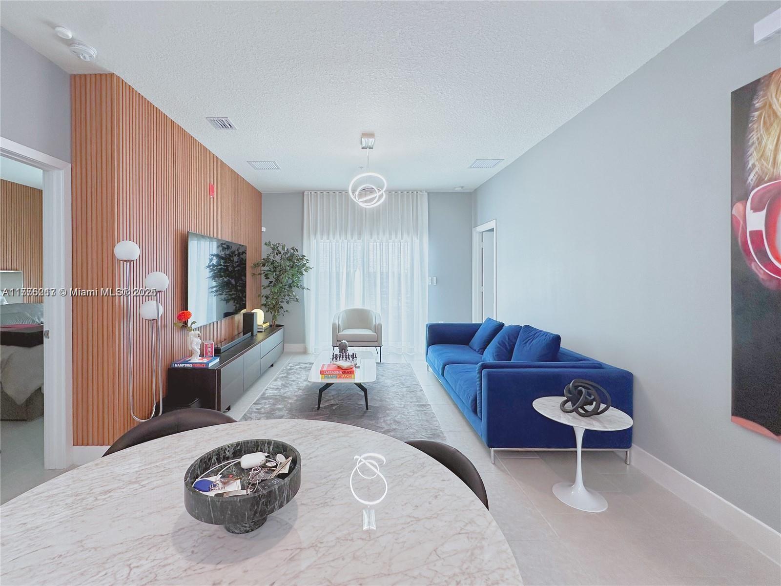 DOWNTOWN DORAL SOUTH PHAS - Residential