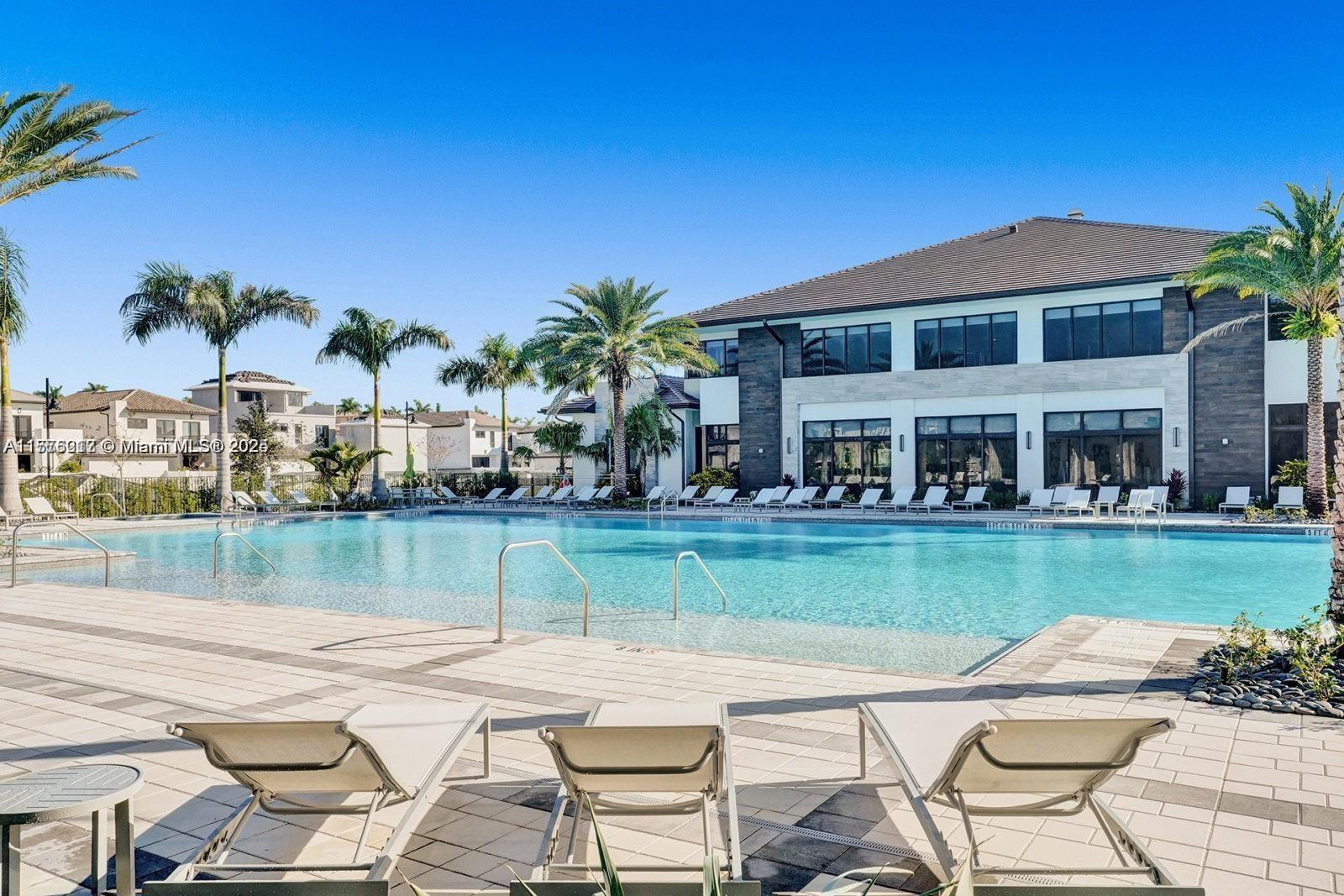 DOWNTOWN DORAL SOUTH PHAS - Residential