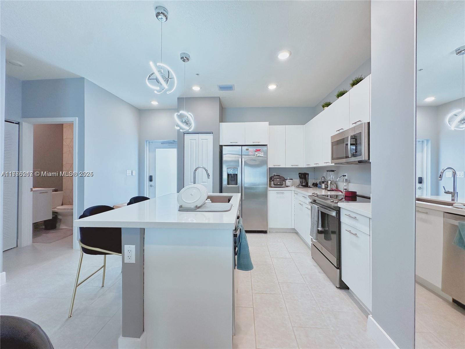 DOWNTOWN DORAL SOUTH PHAS - Residential