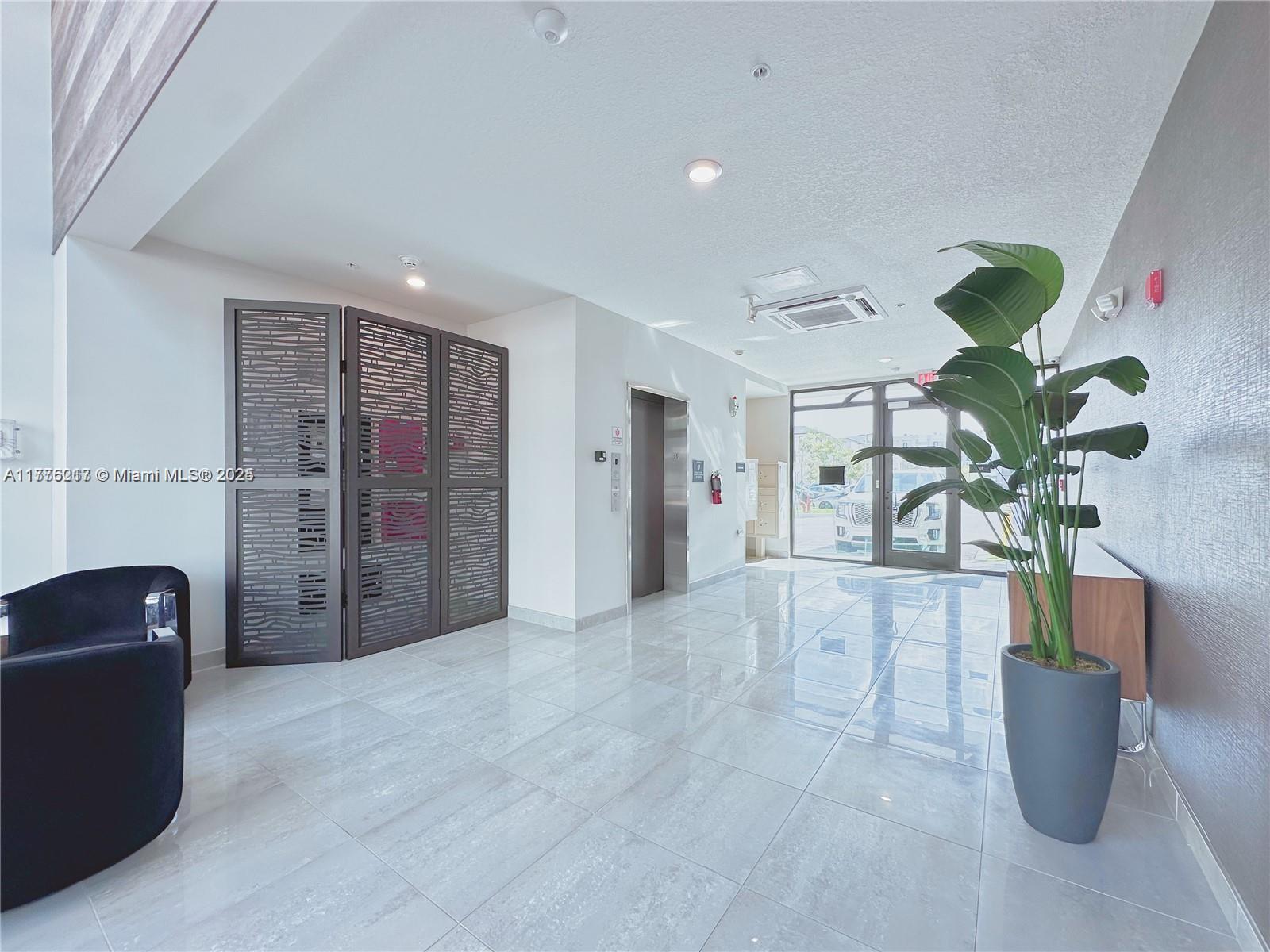 DOWNTOWN DORAL SOUTH PHAS - Residential