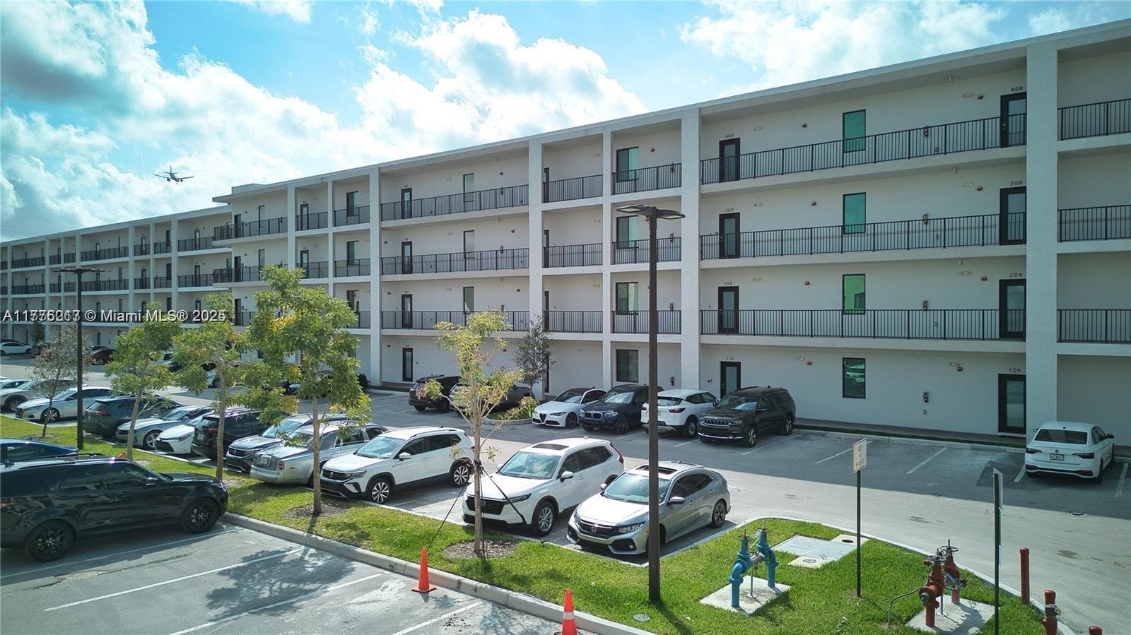 DOWNTOWN DORAL SOUTH PHAS - Residential