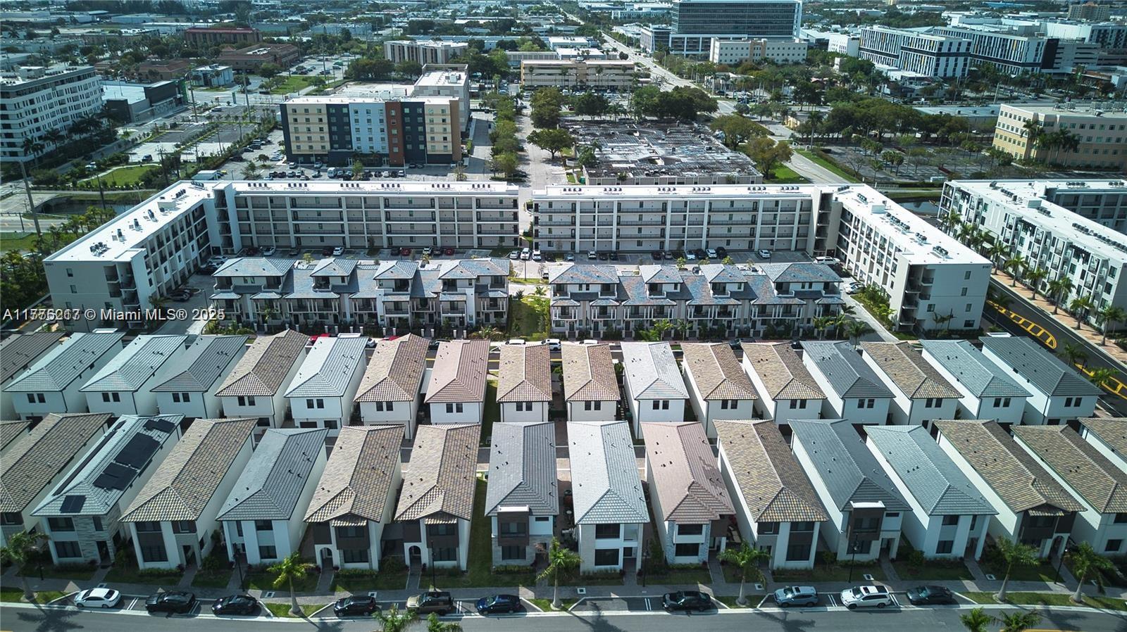 DOWNTOWN DORAL SOUTH PHAS - Residential
