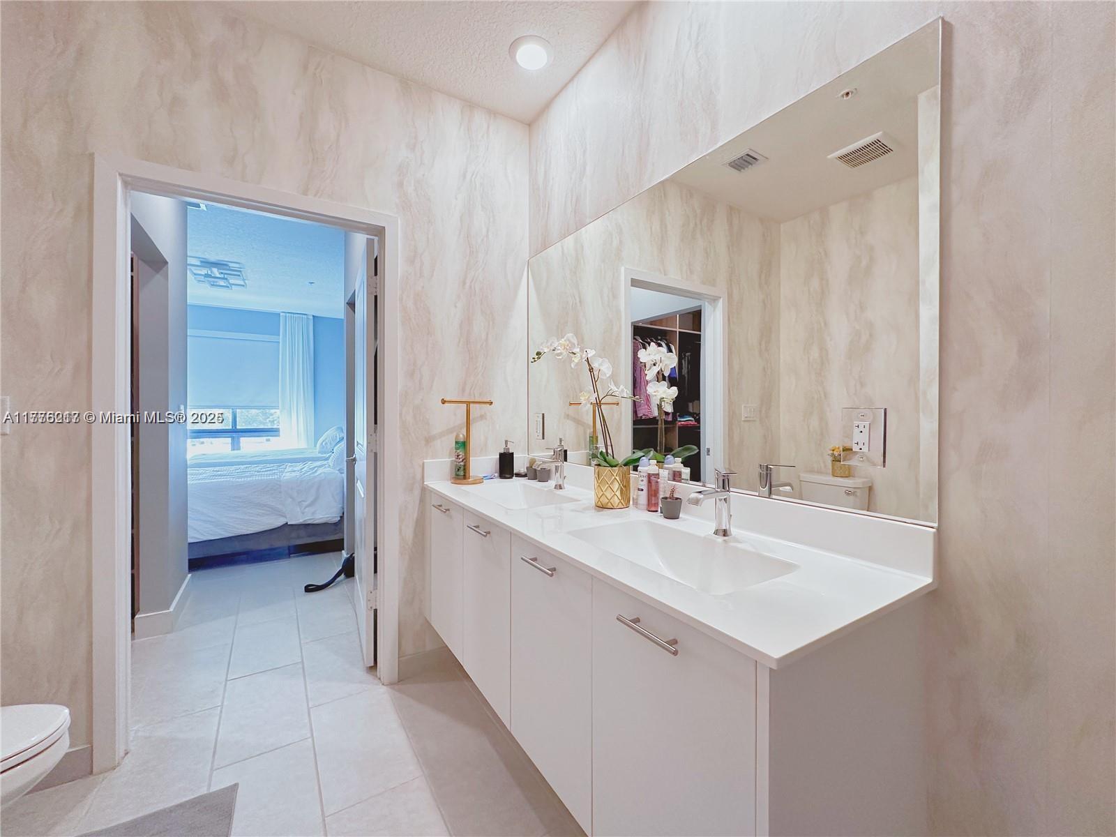 DOWNTOWN DORAL SOUTH PHAS - Residential