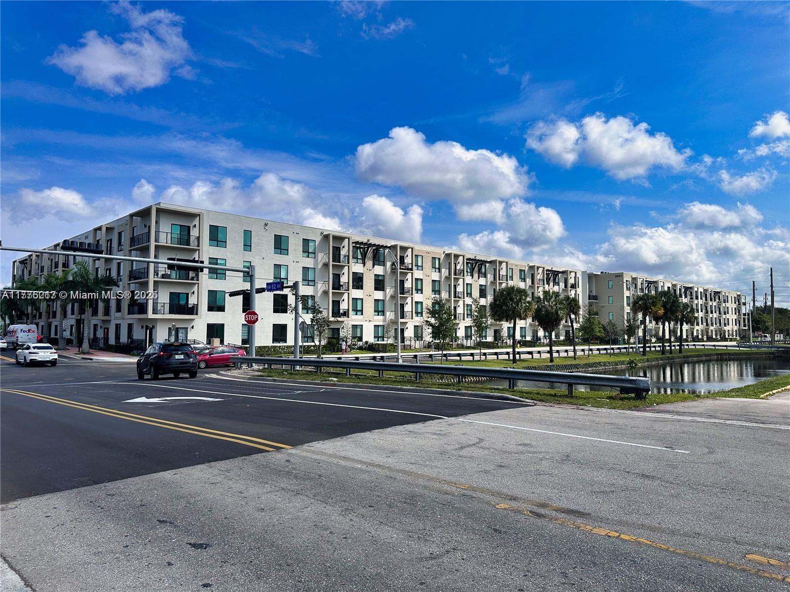 DOWNTOWN DORAL SOUTH PHAS - Residential