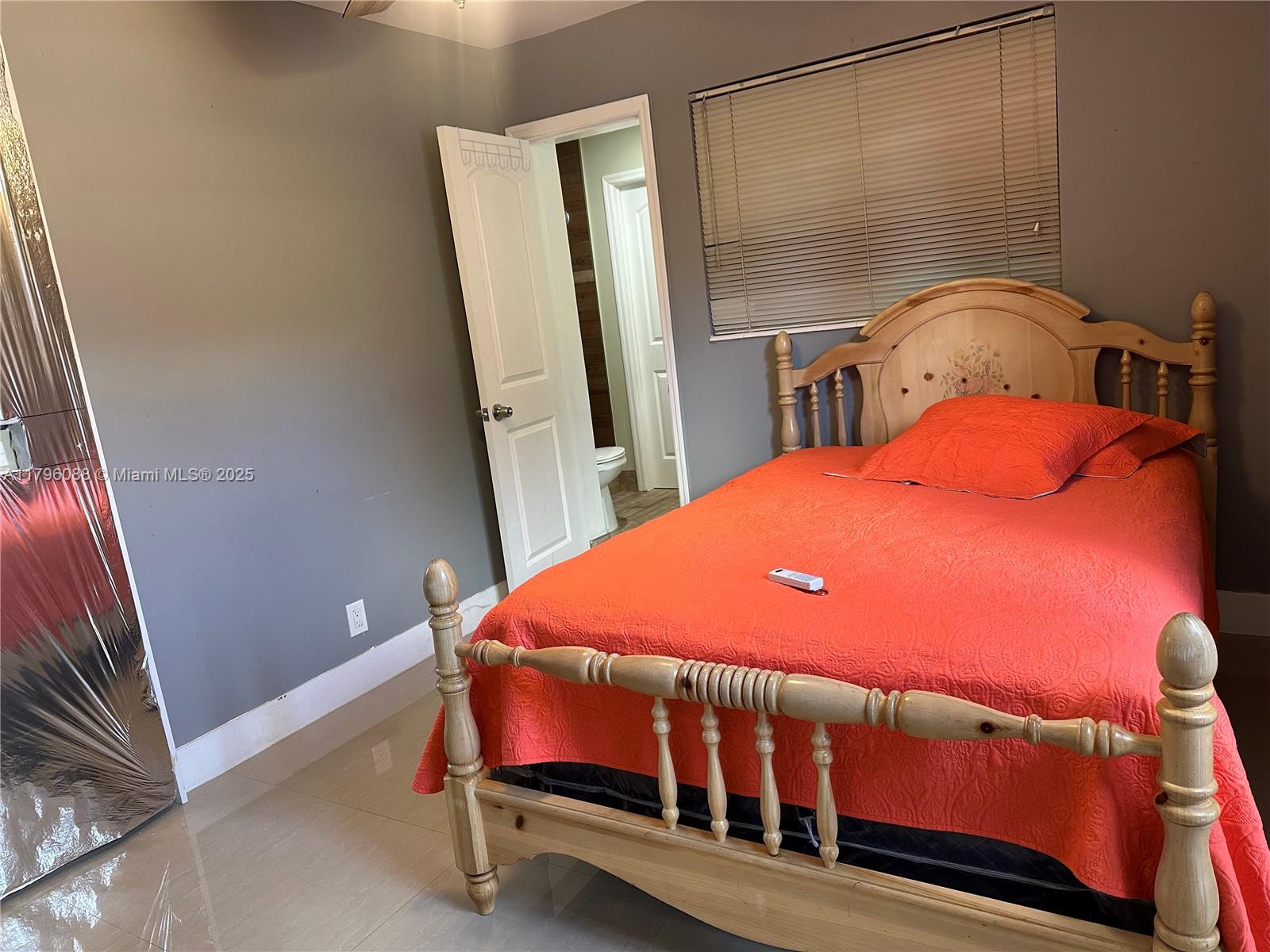 Rental Property at 845 S Highland Dr B, Hollywood, Broward County, Florida - Bedrooms: 1 
Bathrooms: 1  - $1,200 MO.
