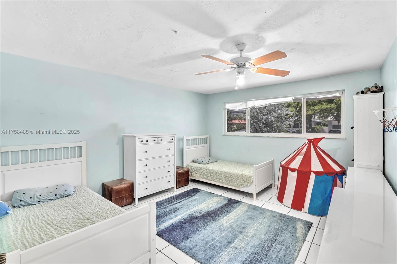 9524 Byron Ave