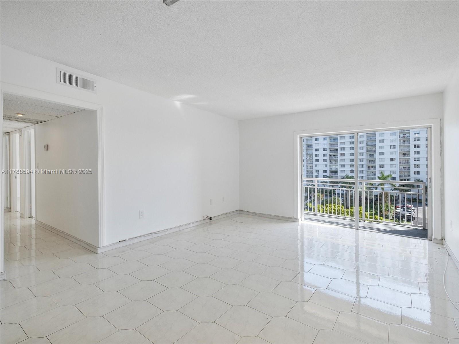400 Kings Point Dr 523