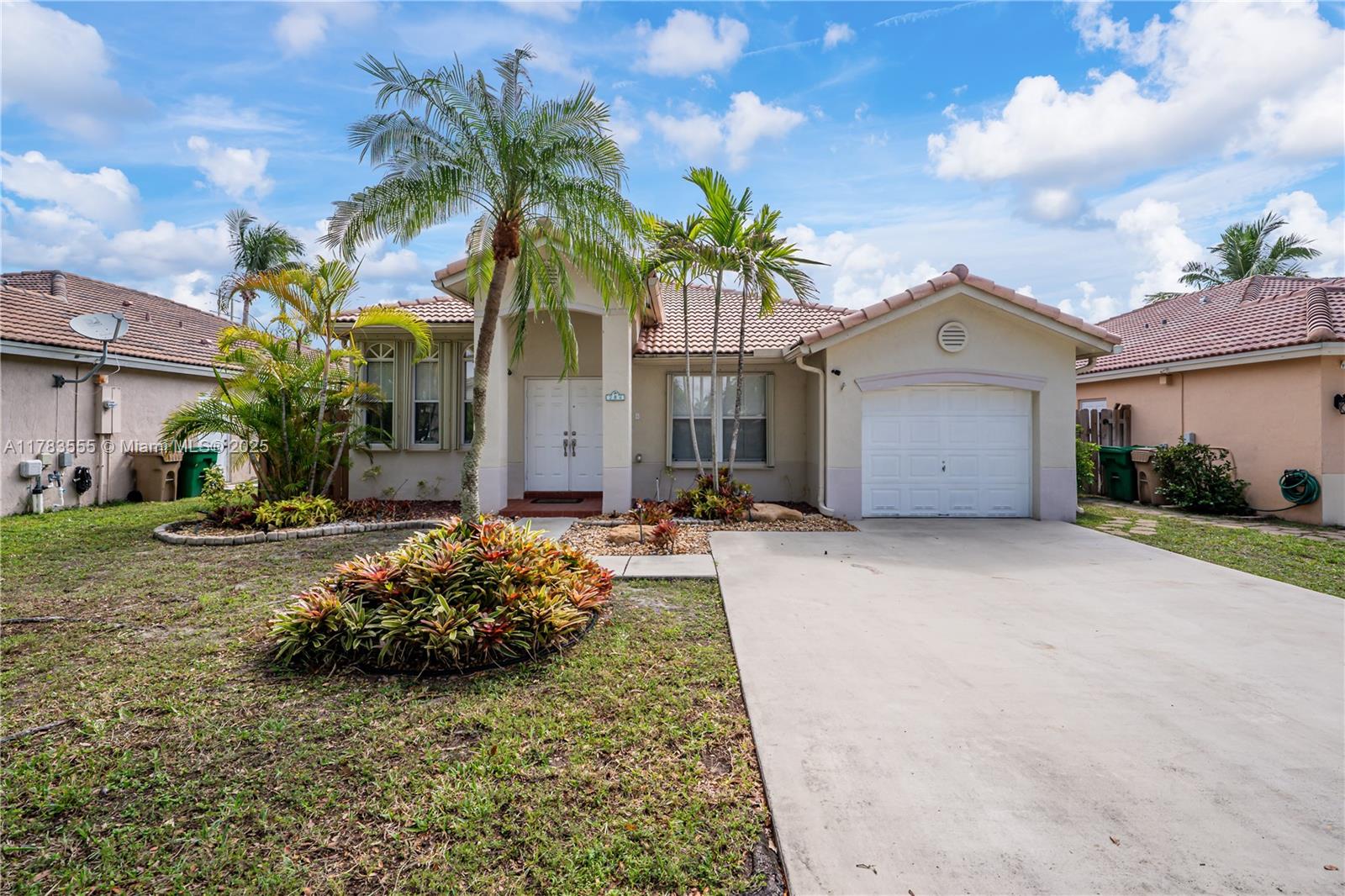 284 Royal Cove Way, Davie, Broward County, Florida - 3 Bedrooms  
2 Bathrooms - 