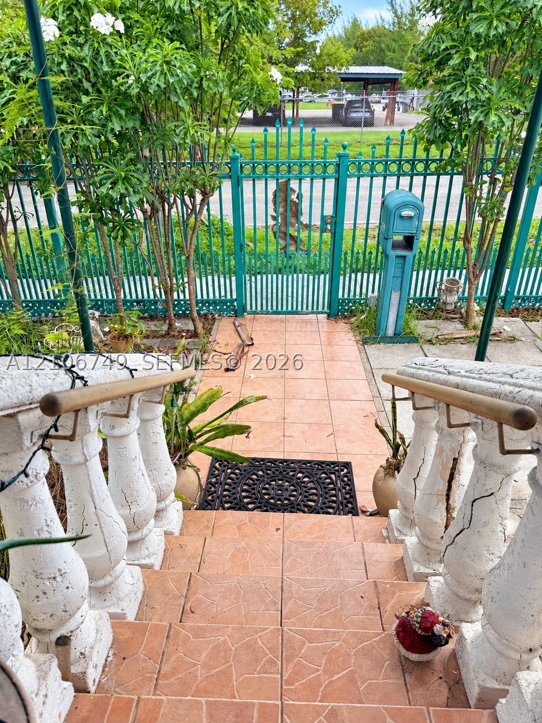 250 NW 38th Ct