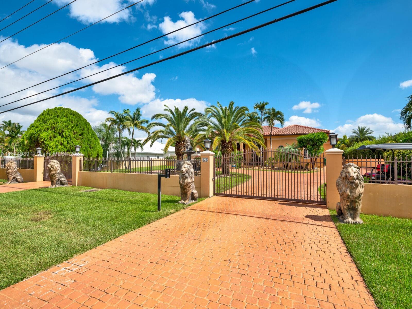 175 Sw 132nd Ave, Miami, Broward County, Florida - 5 Bedrooms  
4 Bathrooms - 