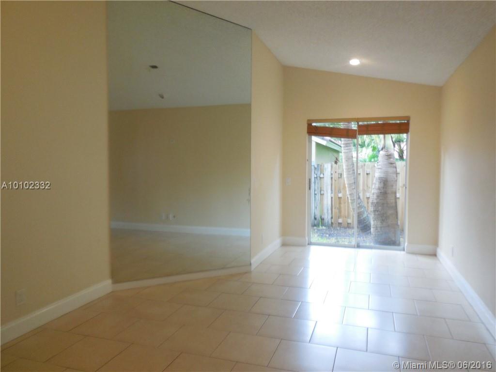 Country Isles Garden Home - Residential