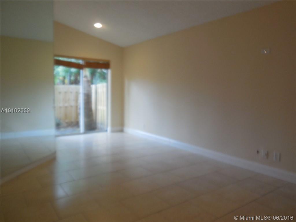 Country Isles Garden Home - Residential