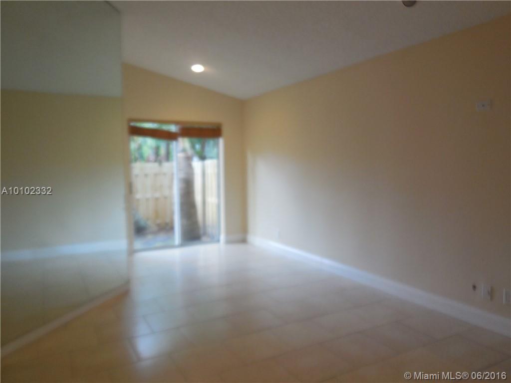 Country Isles Garden Home - Residential