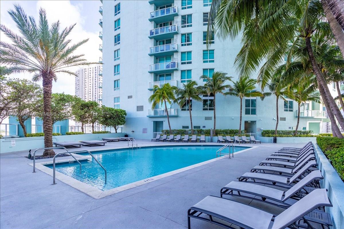 QUANTUM ON THE BAY CONDO - Residential