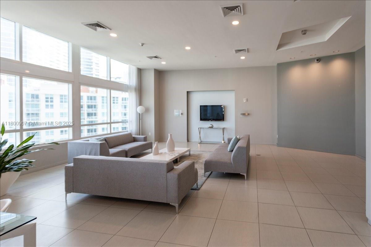 QUANTUM ON THE BAY CONDO - Residential