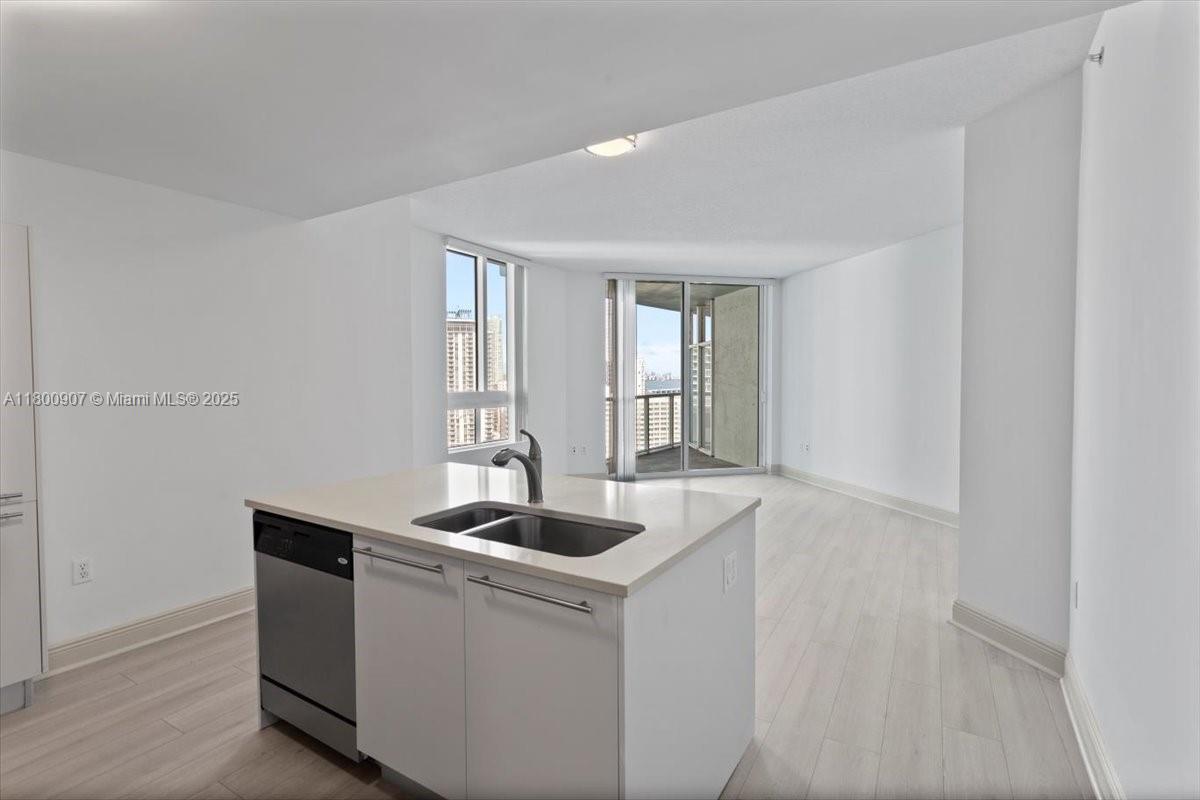 QUANTUM ON THE BAY CONDO - Residential